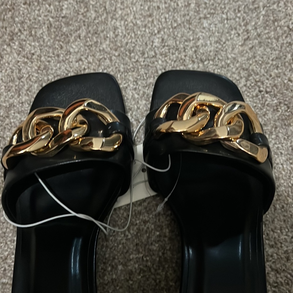 Chain Heels - Picture 6 of 10